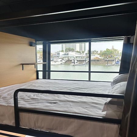 The Pier Pods On The Water- 50M From Townsville Bus Terminal And Ferry Terminal- Passport Id Requried Eksteriør bilde