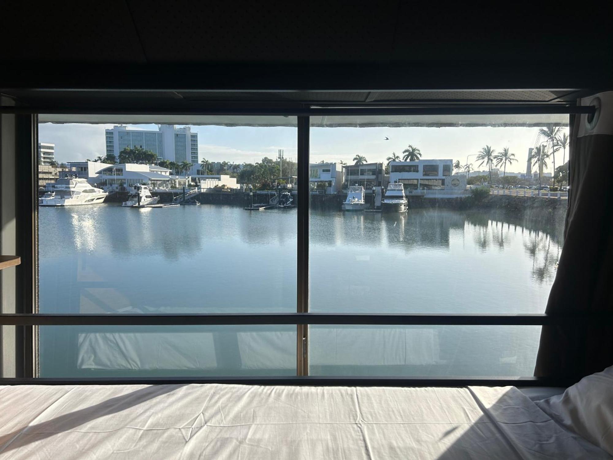 The Pier Pods On The Water- 50M From Townsville Bus Terminal And Ferry Terminal- Passport Id Requried Eksteriør bilde