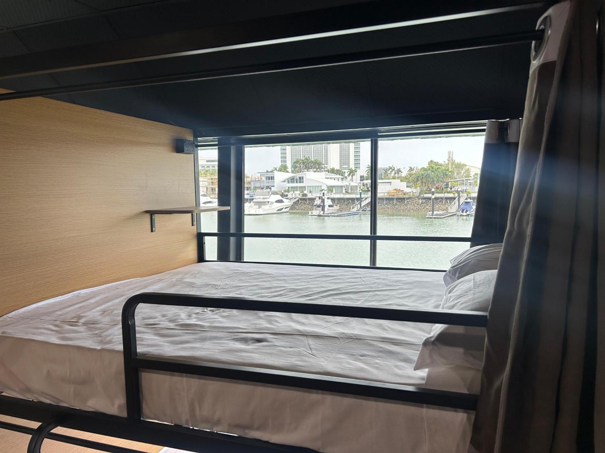 The Pier Pods On The Water- 50M From Townsville Bus Terminal And Ferry Terminal- Passport Id Requried Eksteriør bilde