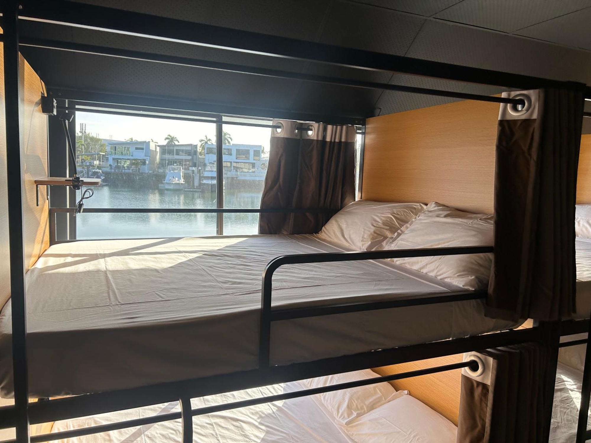 The Pier Pods On The Water- 50M From Townsville Bus Terminal And Ferry Terminal- Passport Id Requried Eksteriør bilde