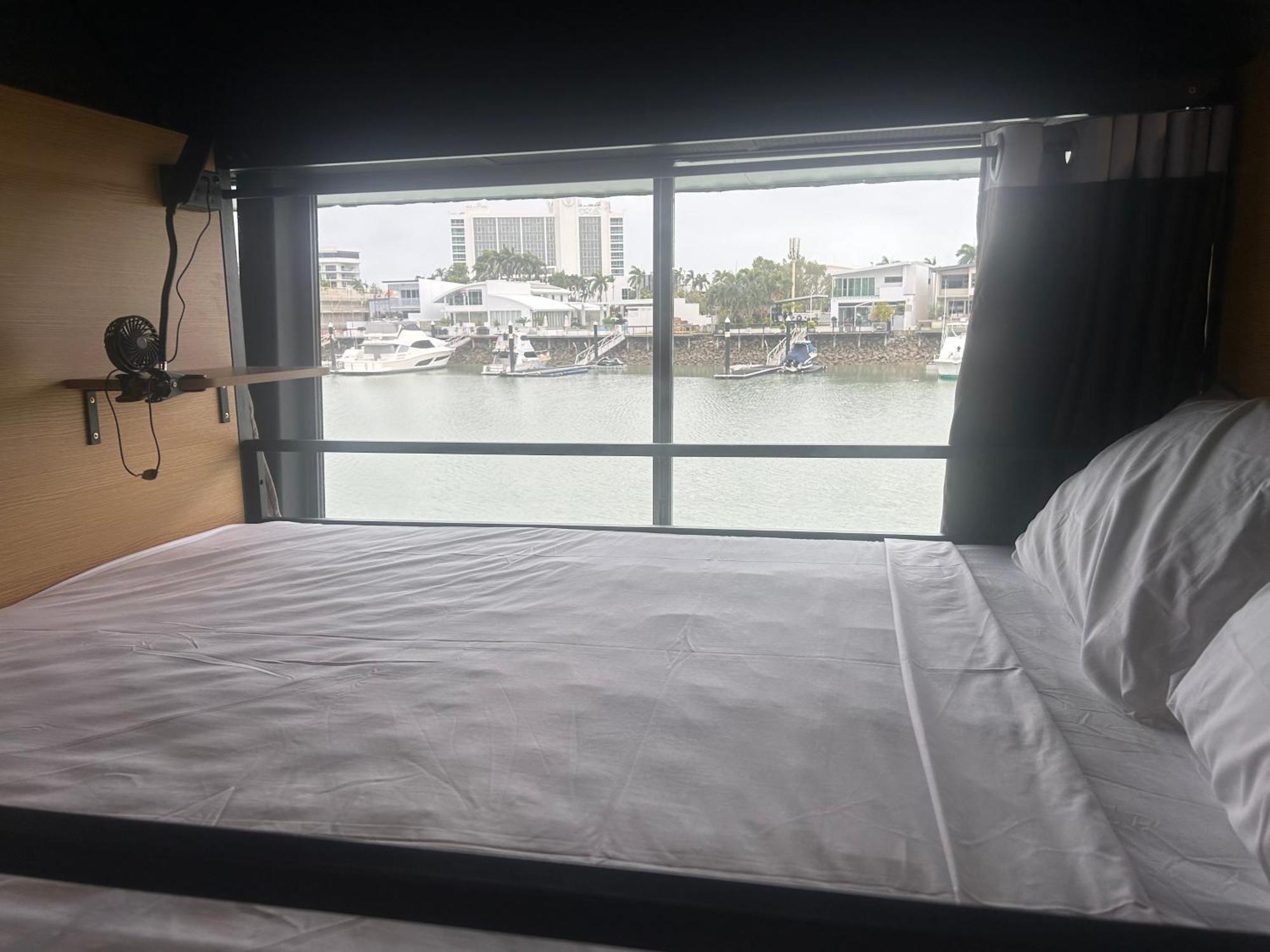 The Pier Pods On The Water- 50M From Townsville Bus Terminal And Ferry Terminal- Passport Id Requried Eksteriør bilde