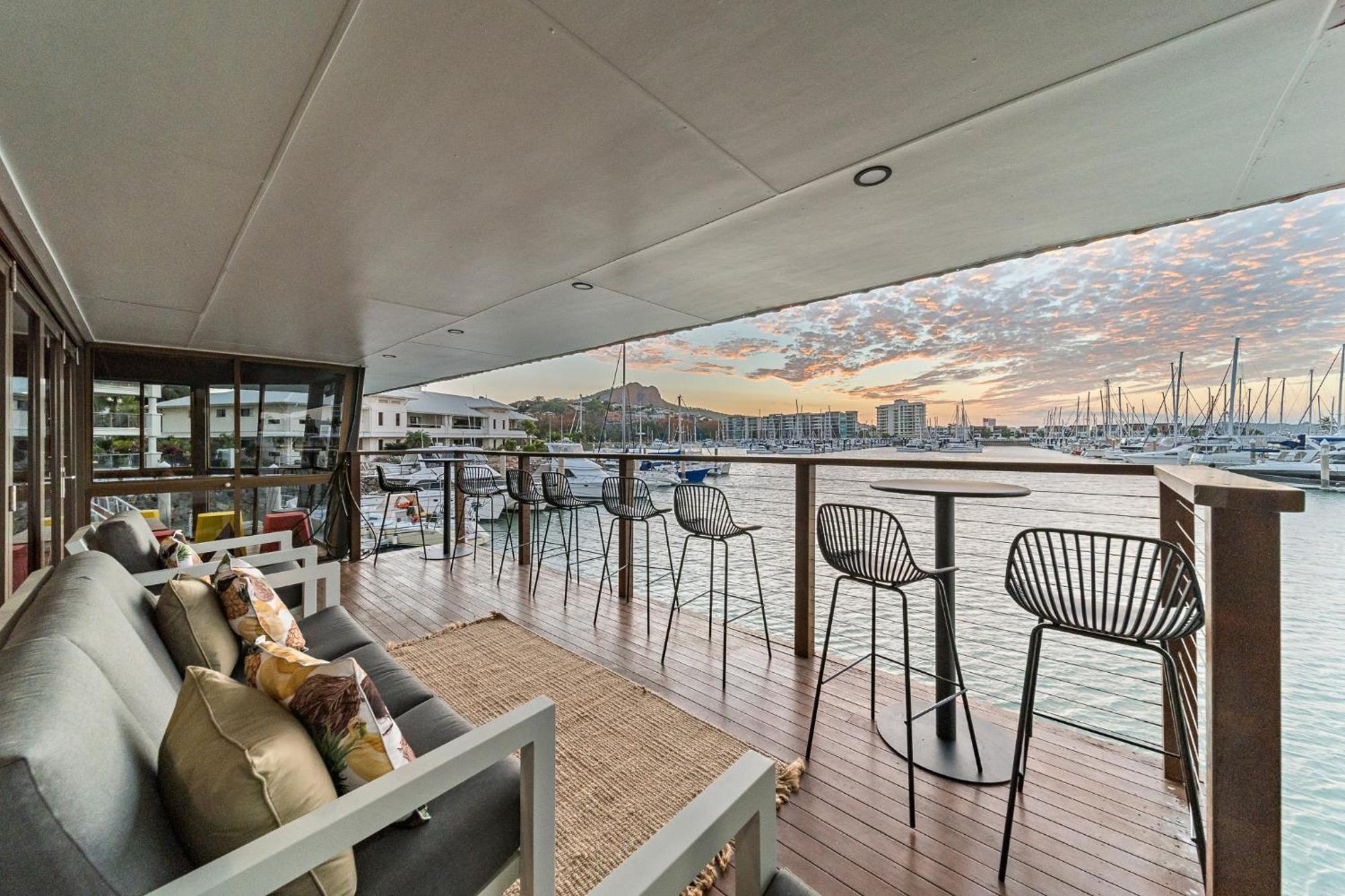 The Pier Pods On The Water- 50M From Townsville Bus Terminal And Ferry Terminal- Passport Id Requried Eksteriør bilde