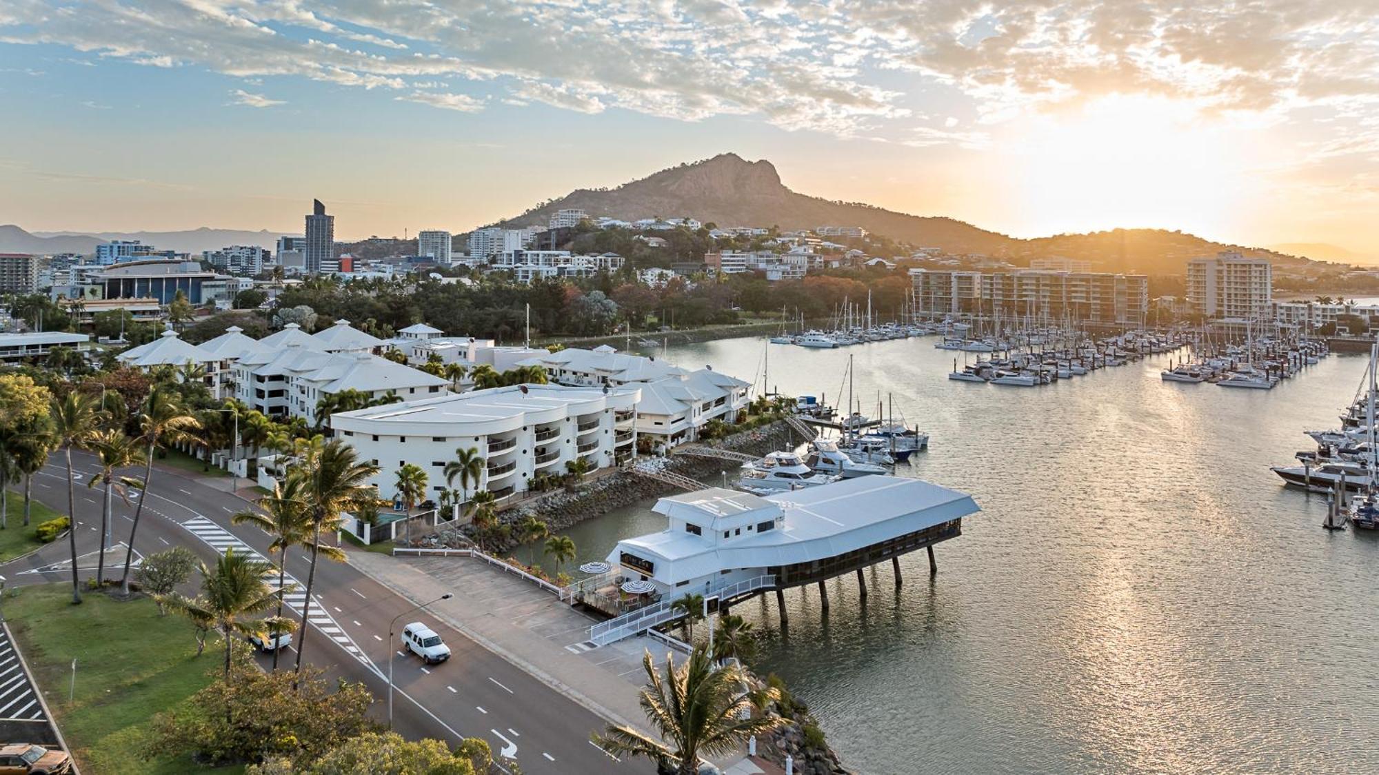 The Pier Pods On The Water- 50M From Townsville Bus Terminal And Ferry Terminal- Passport Id Requried Eksteriør bilde