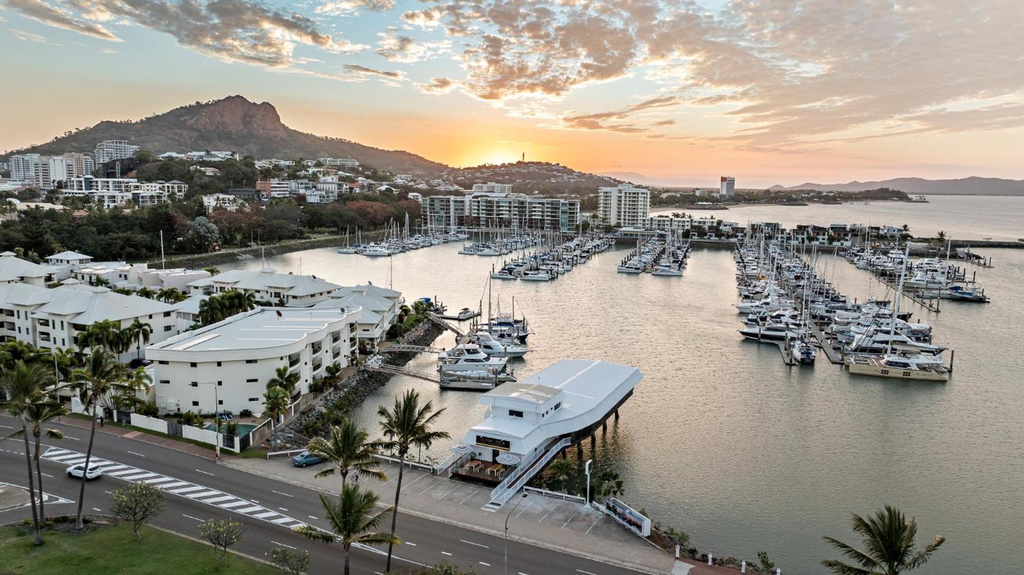 The Pier Pods On The Water- 50M From Townsville Bus Terminal And Ferry Terminal- Passport Id Requried Eksteriør bilde