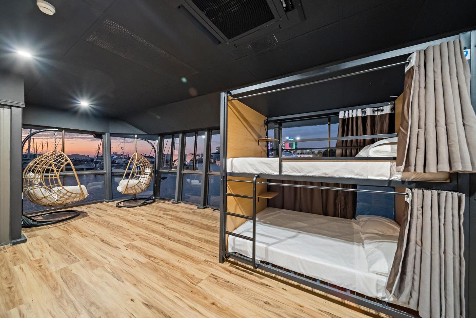 The Pier Pods On The Water- 50M From Townsville Bus Terminal And Ferry Terminal- Passport Id Requried Eksteriør bilde