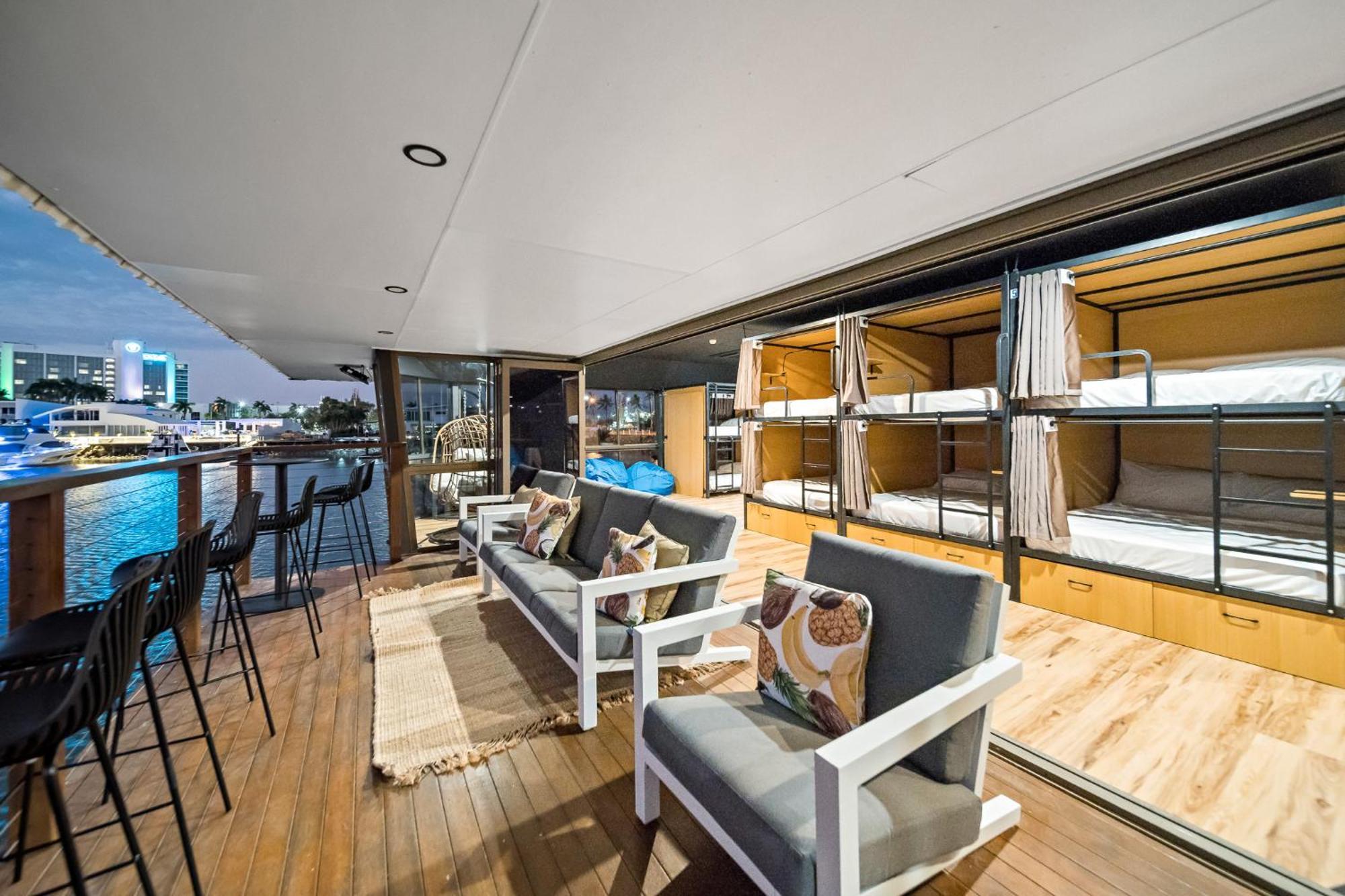 The Pier Pods On The Water- 50M From Townsville Bus Terminal And Ferry Terminal- Passport Id Requried Eksteriør bilde