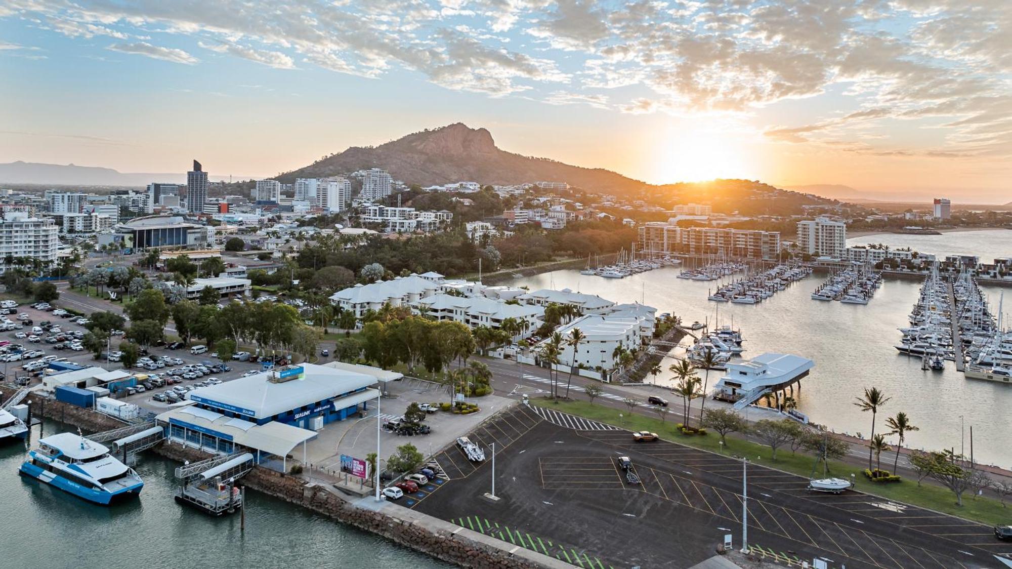 The Pier Pods On The Water- 50M From Townsville Bus Terminal And Ferry Terminal- Passport Id Requried Eksteriør bilde