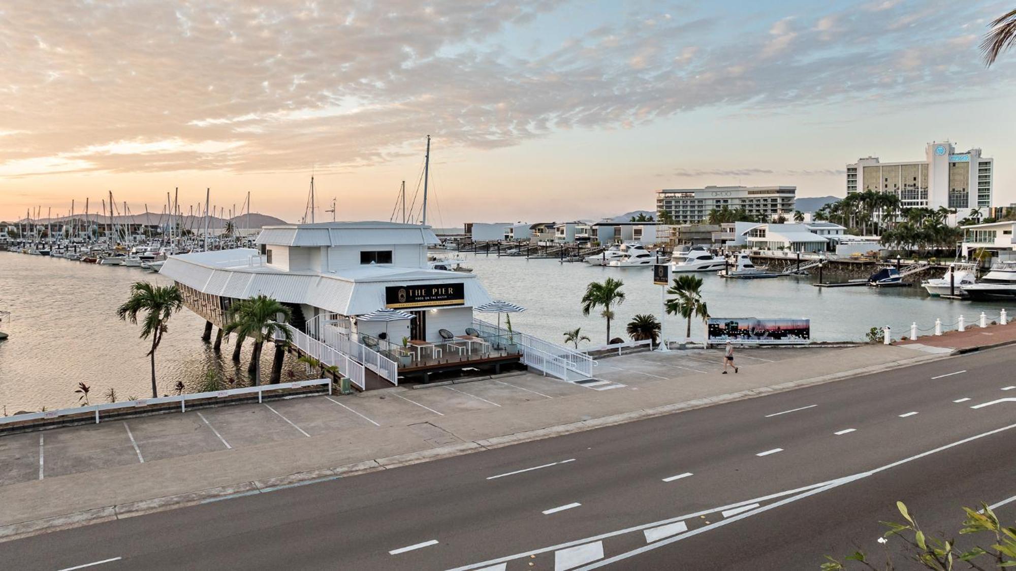 The Pier Pods On The Water- 50M From Townsville Bus Terminal And Ferry Terminal- Passport Id Requried Eksteriør bilde