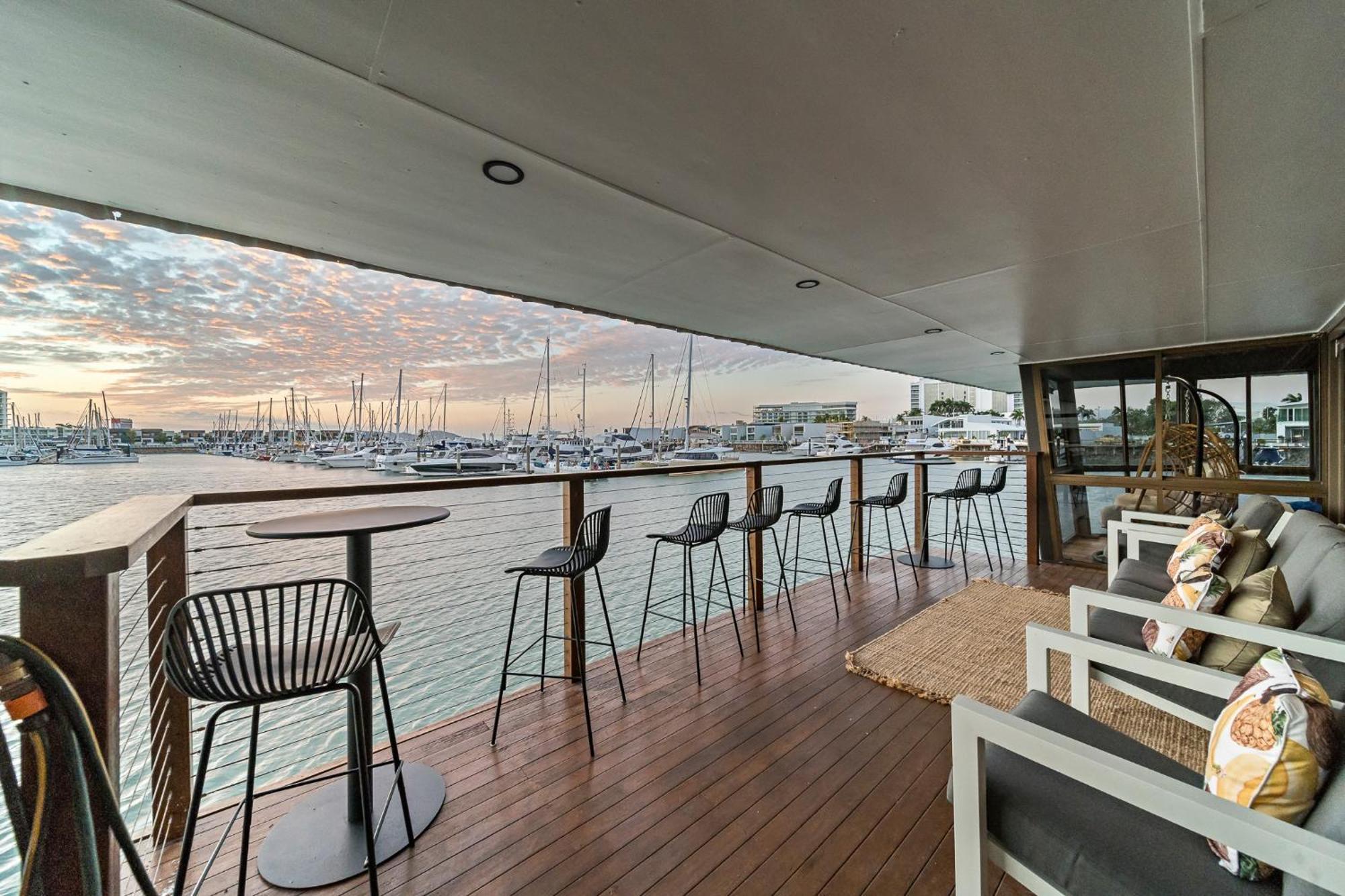 The Pier Pods On The Water- 50M From Townsville Bus Terminal And Ferry Terminal- Passport Id Requried Eksteriør bilde
