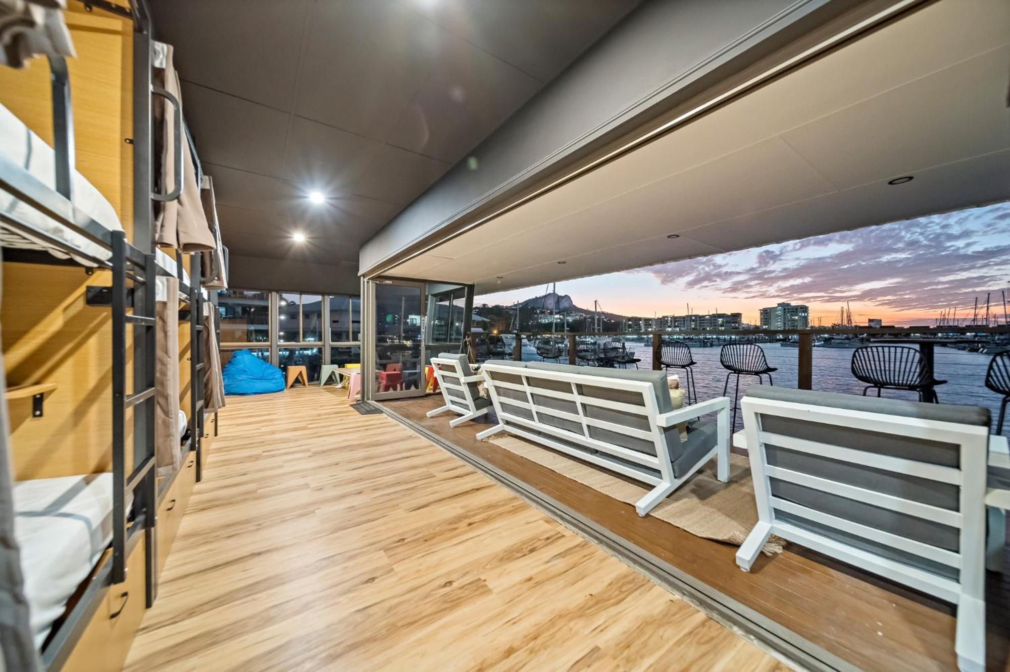 The Pier Pods On The Water- 50M From Townsville Bus Terminal And Ferry Terminal- Passport Id Requried Eksteriør bilde