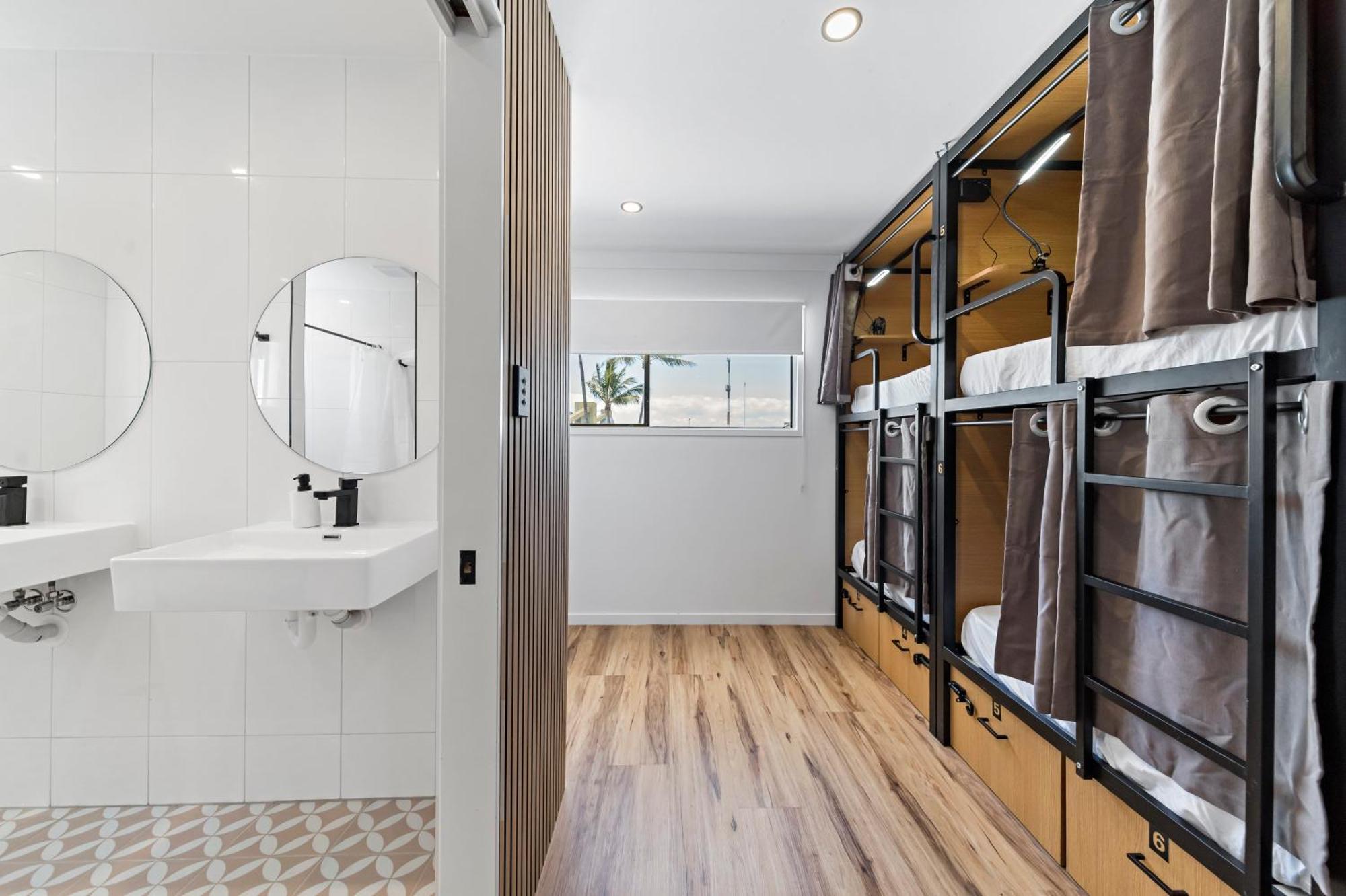 The Pier Pods On The Water- 50M From Townsville Bus Terminal And Ferry Terminal- Passport Id Requried Eksteriør bilde